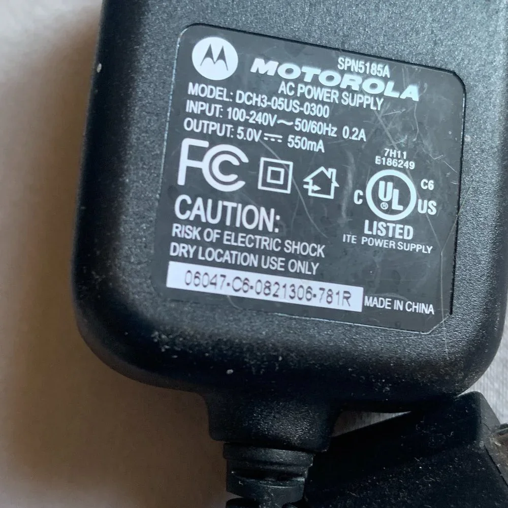 Motorola Cell Phone Charger Cord SPN5185B AC Power Supply Model DCH3-05US-0300